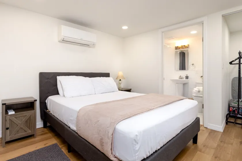 Palm N' Pillow • Guesthouse by UF, HCA-FL & Shands - Image 1