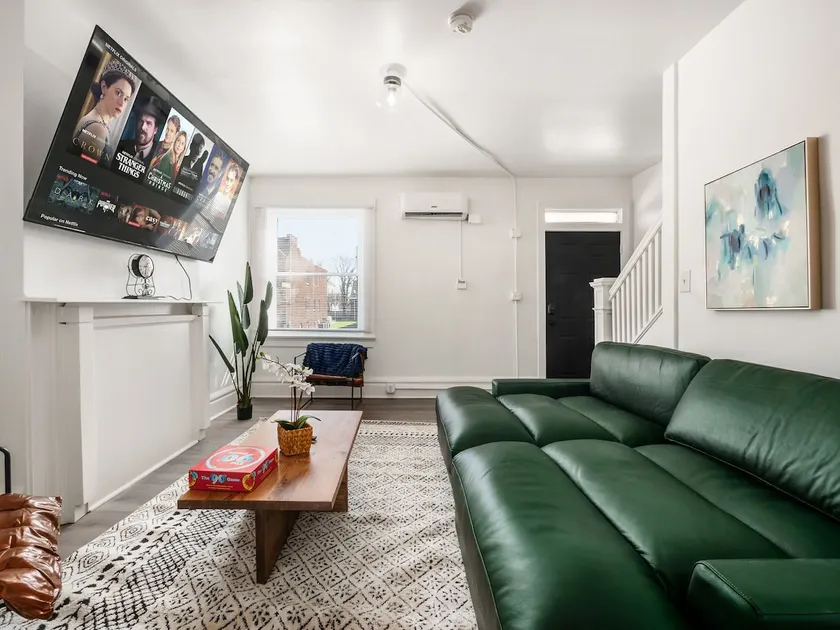 Trendy Condo near Downton Sleeps 8! - Image 1