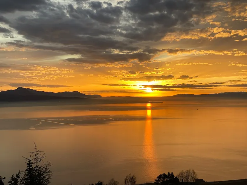 Premium Villa Lavaux - Jacuzzi & 180° Lake View - Image 1