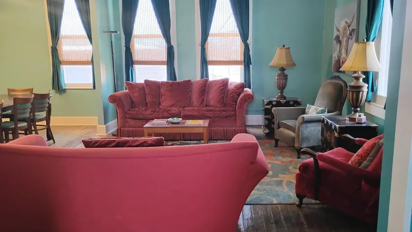 Elegant 2 bdrm Loft DT Marlin Tx - Image 1