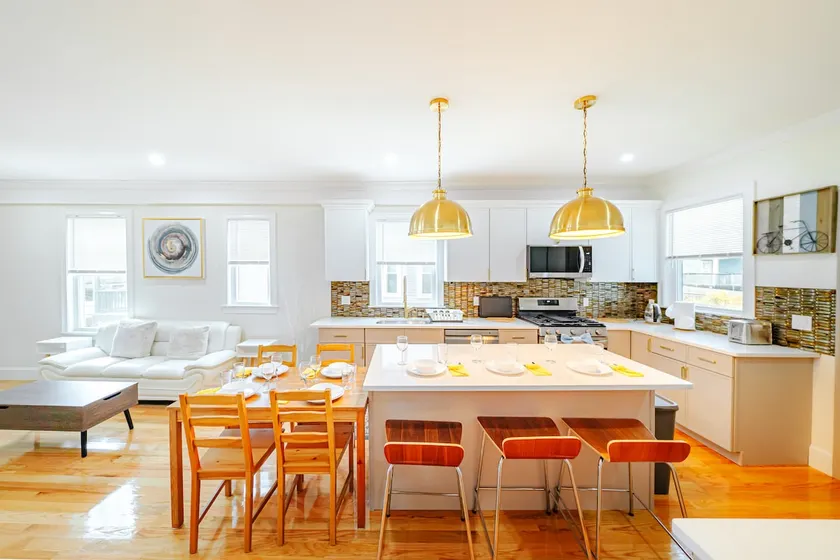  Large 3BR Pet-Friendly Apt w/Free Parking Near Red Line-Downtown Boston 82 - Image 1