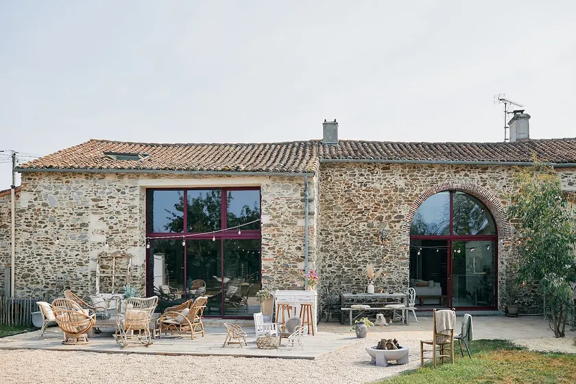 Longhouse with pool, Loire - Image 1