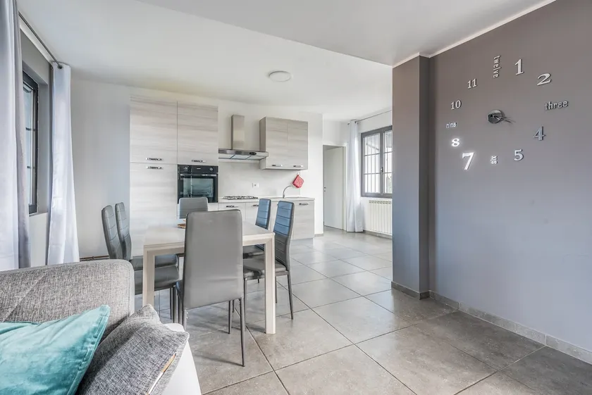 Three-room apartment with terrace RHO FIERA - Free Parking - Image 1