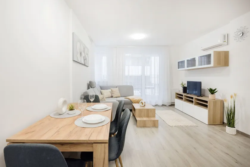 Stylish Living with Private Terrace & Parking - Image 1