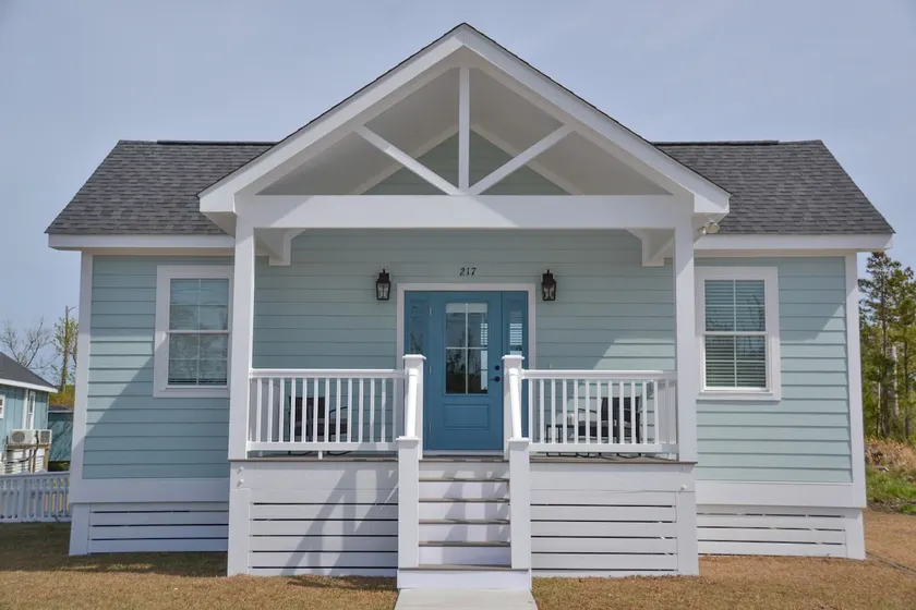 2BR Cozy Cottage Private Dock - Image 1