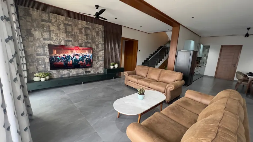 Valley View, Luxurious 5BHK Villa with Pool - Image 1