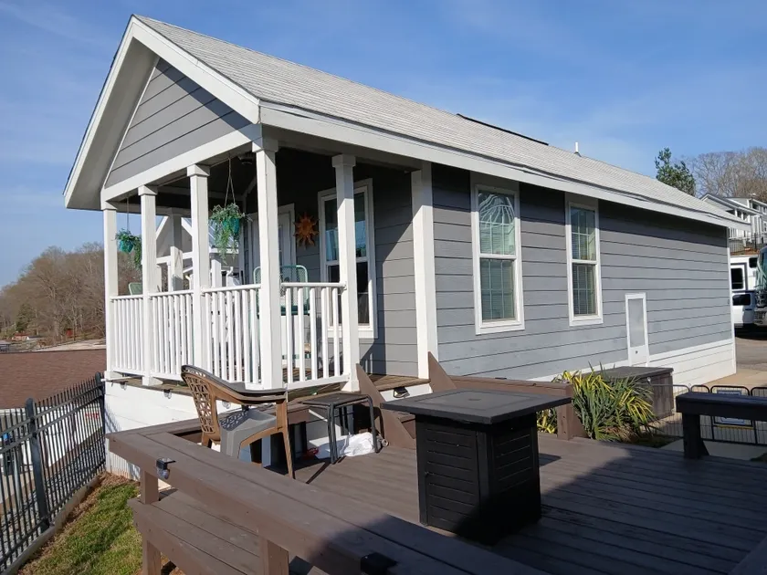 Charming tiny home with views! - Image 1