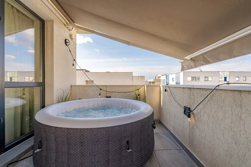 Downtown Loft Apartment with Jacuzzi&Terrace - Image 1