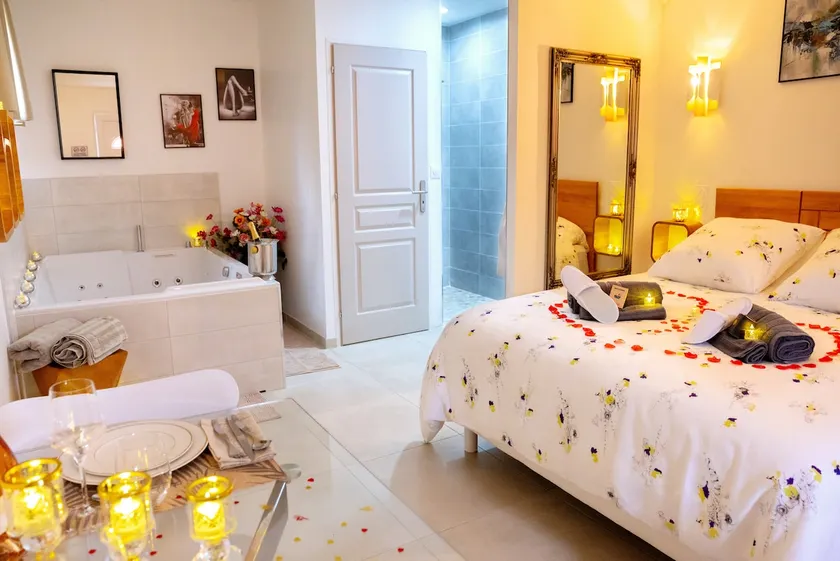 Love Room - Image 1