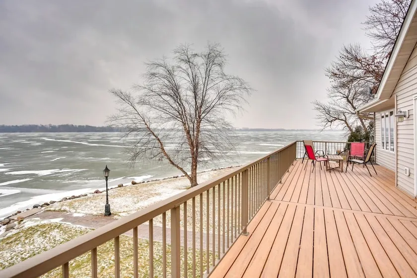 Lakefront 3BR | Hot Tub, Pool Table! - Image 1