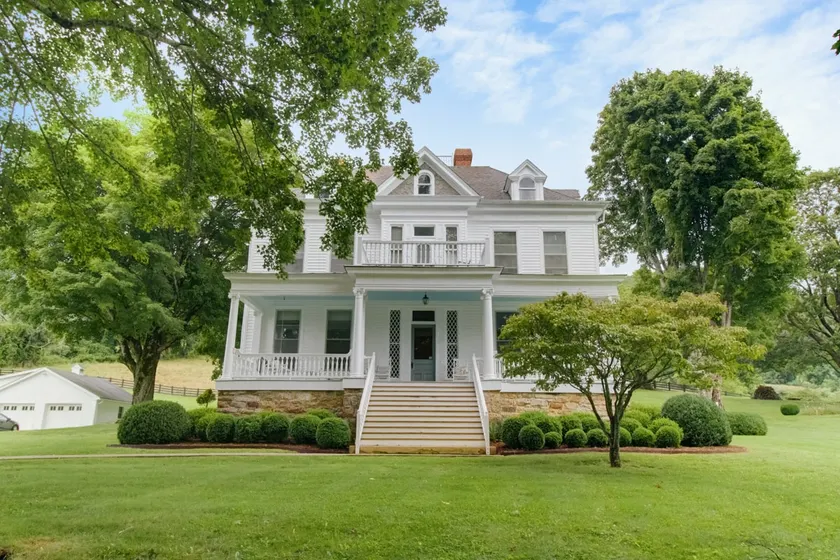 Historic Estate w/ 7 KING Suites, Hot Tub, Views - Image 1