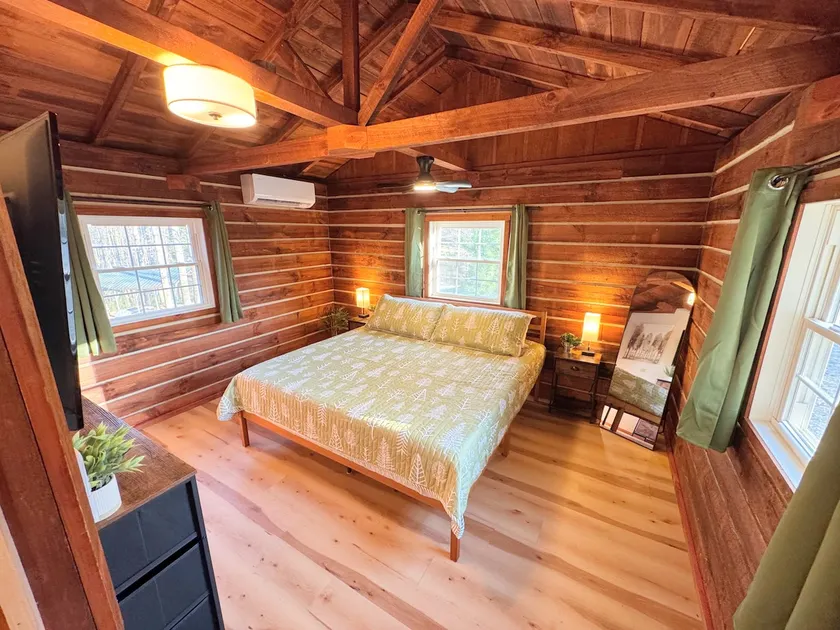 Dockside Cabin Retreat - Image 1