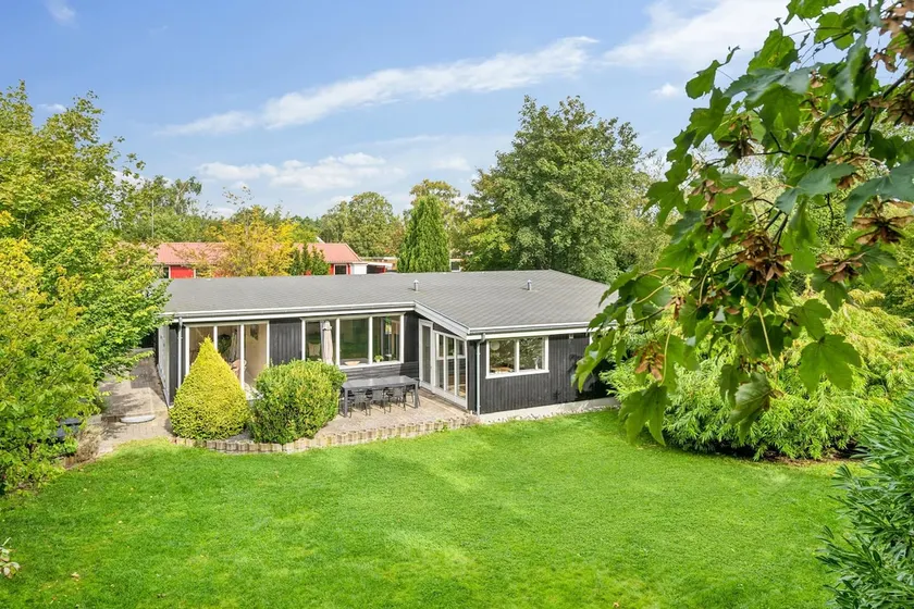 Familiy-friendly seaside retreat - Image 1