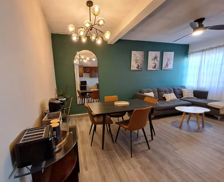 House 15 minutes from Consulate and 5 minutes from Zaragoza Bridge - Image 1