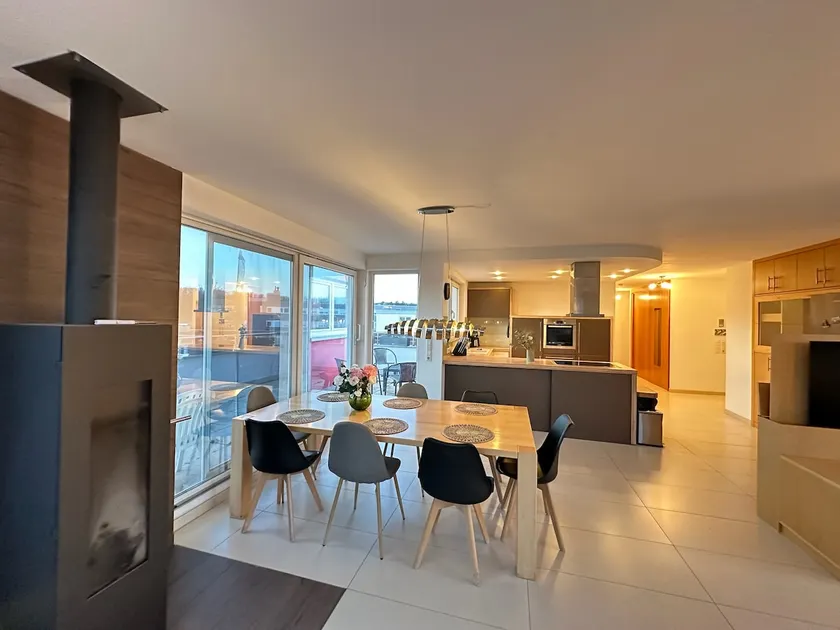 Premium corporate accommodation | 6 bedrooms | 9 single beds - Image 1