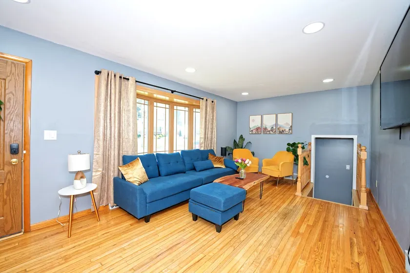 Five-bedroom home - Image 1