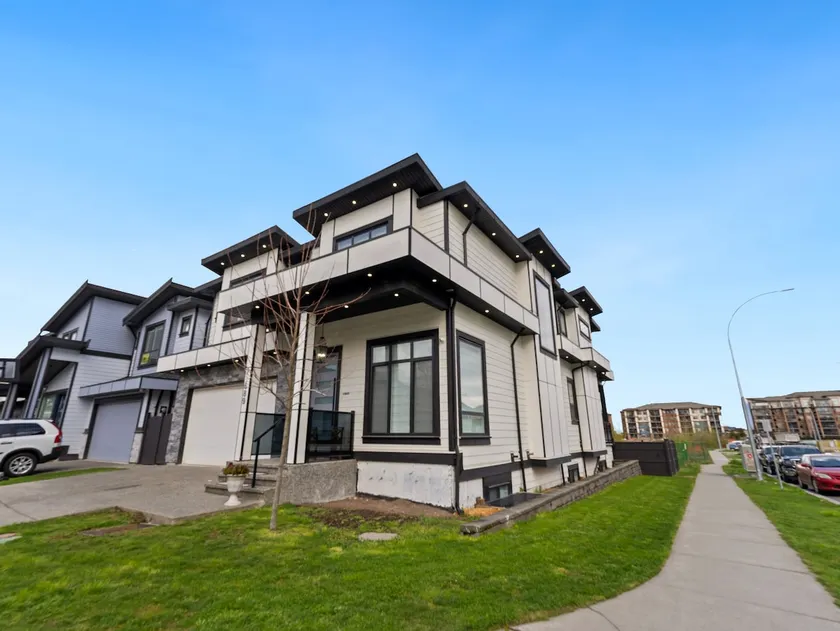 Spacious 4BR Langley Home - Image 1