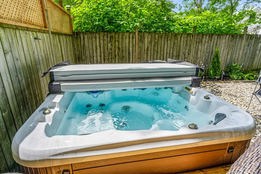 Last Summer Dates+Beach Passes+Hot Tub+Fire Pit - Image 1