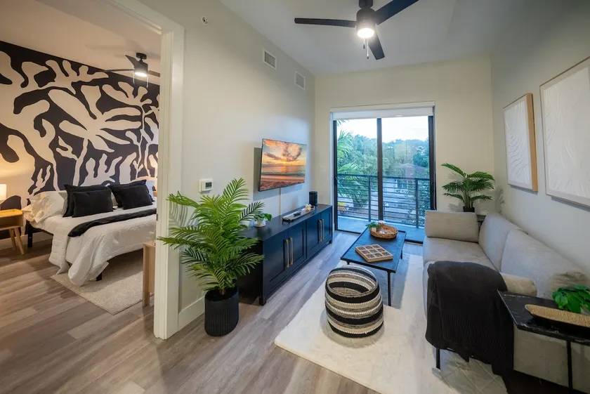 Tropical Retreat w/ Palm Views & Free Parking - Image 1