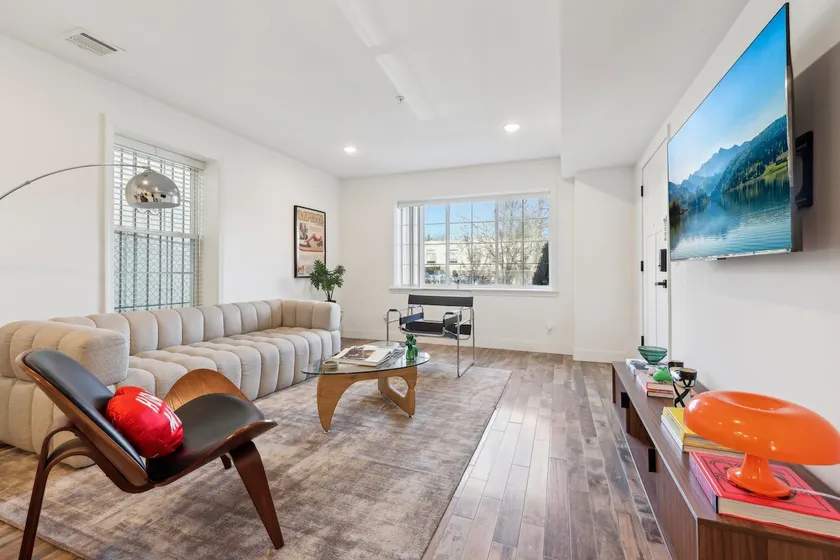 *NEW CHIC * 3BR/1BA 20 Min NYC/10min EWR/Parking - Image 1