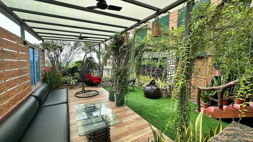 Urban Wooden Cottage Retreat - Image 1