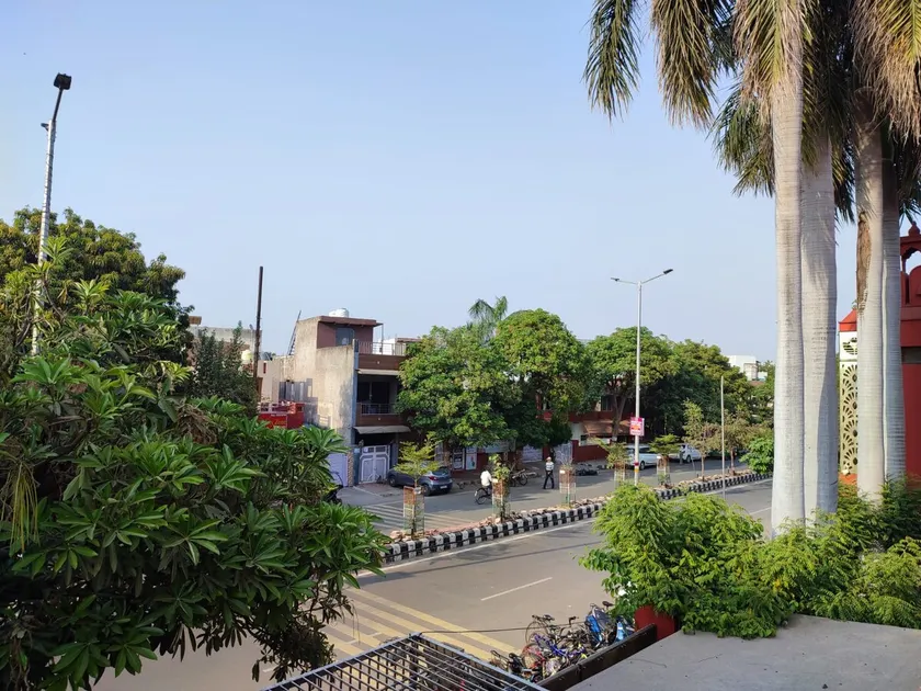 Private Studio Near Taj Airport & Railway Station - Image 1
