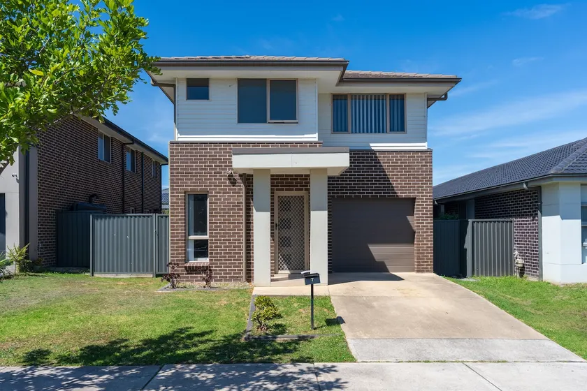 4BR Home | Near Hospital, Uni & Shops | Werrington - Image 1