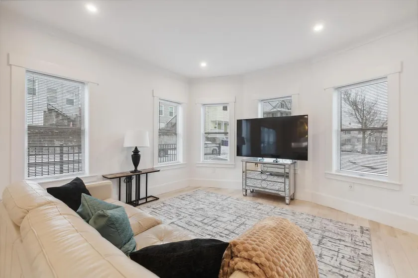 Modern-Comfortable, and Spacious - Image 1