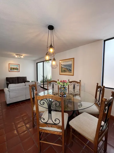 Cozy Downtown Family House - Image 1