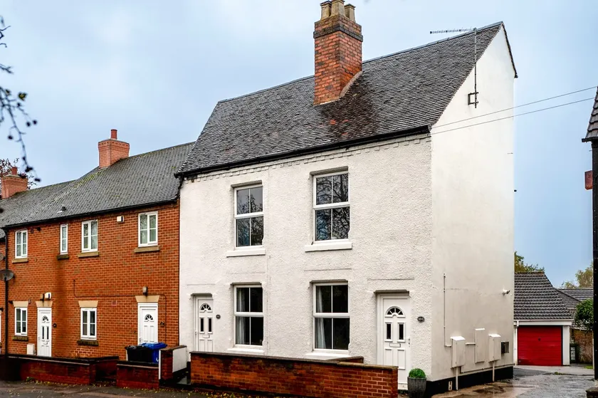 #34 Two bed apt Private Parking Stylish & homely - Near Tamworth Castle - Sleeps 5 -"Perfect for Contractors and Families" - Free Parking - Image 1