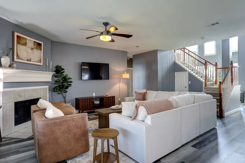 Spacious, Comfortable King Beds, Perfect Location - Image 1