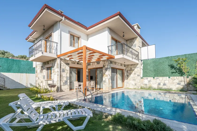 Sheltered 2-Room Superior Villa 1 with Private Pool - Image 1