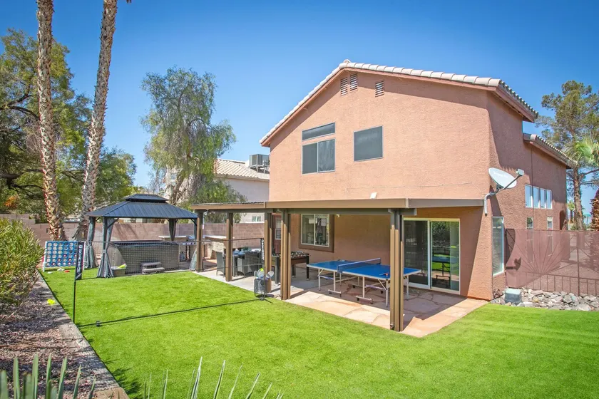 5BD Home w/Badminton, Spa, Billiard, Games,& Patio - Image 1