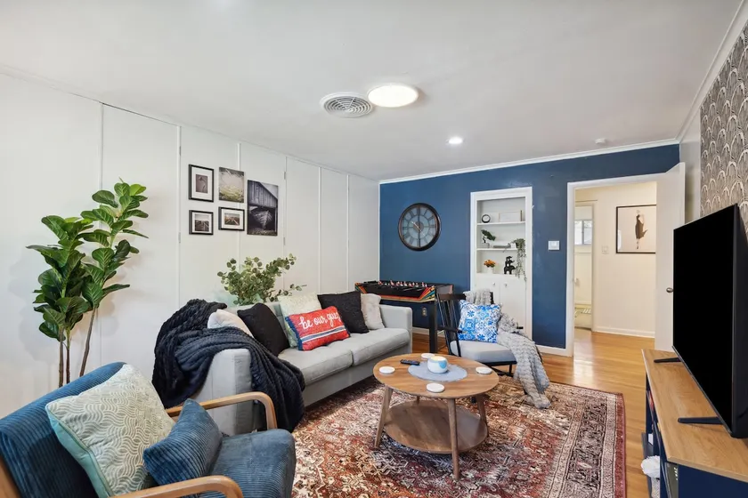 Fashionable TCU Walkable 2BD - Image 1