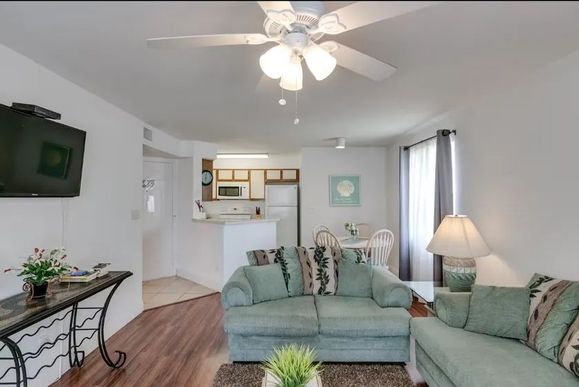 Charming Coastal Escape - Image 1