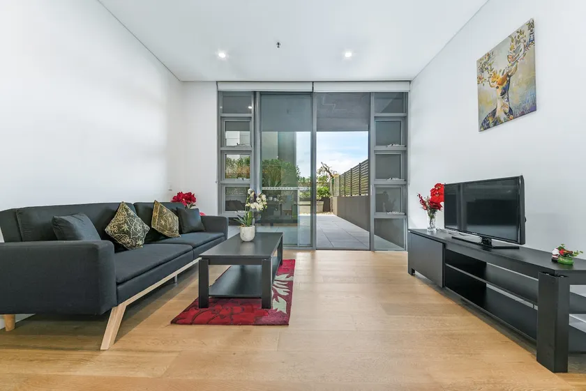 Ashfield 1BRStudy Room Huge Balcony Sleeps 4 - Image 1
