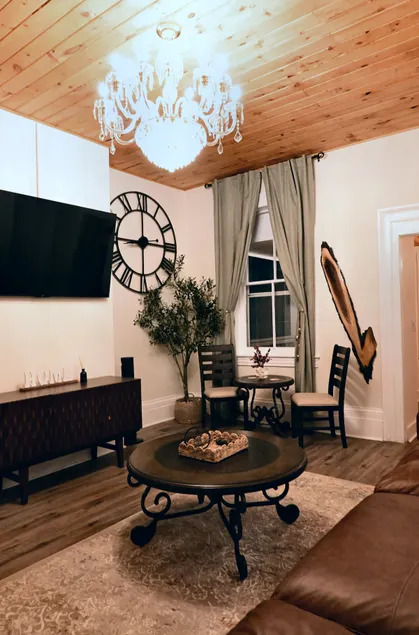 The Aviator: Serene Ambience & Stylish Comfort - Image 1
