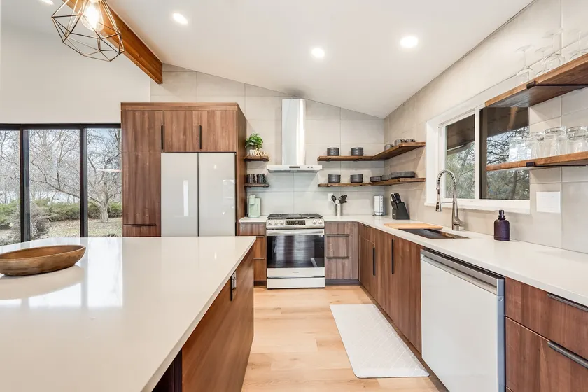 Modern Acres – Luxury on 2 Acres - Image 1