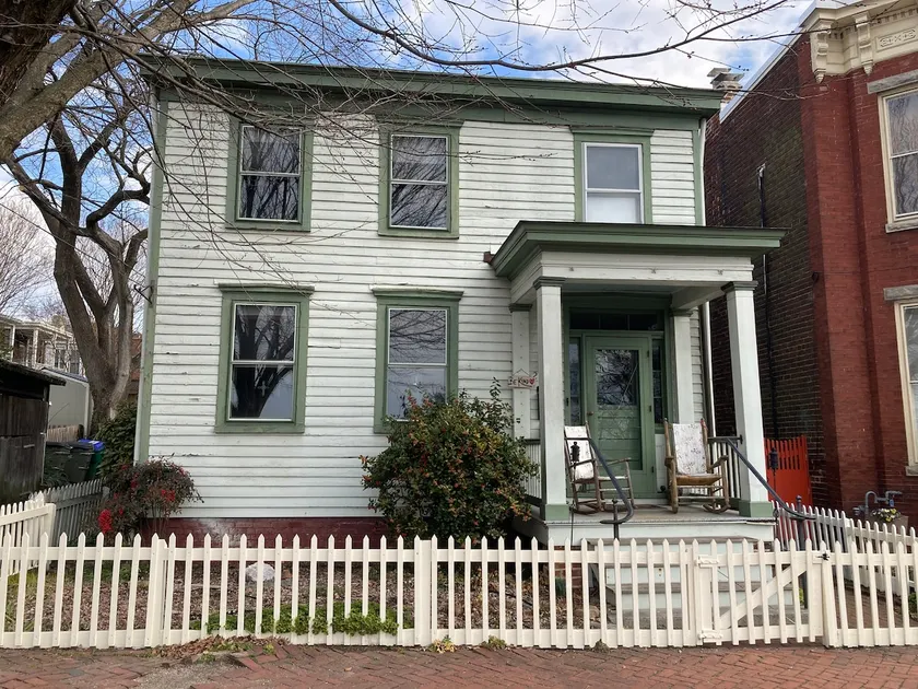 Historic Church Hill home with river view and park - Image 1