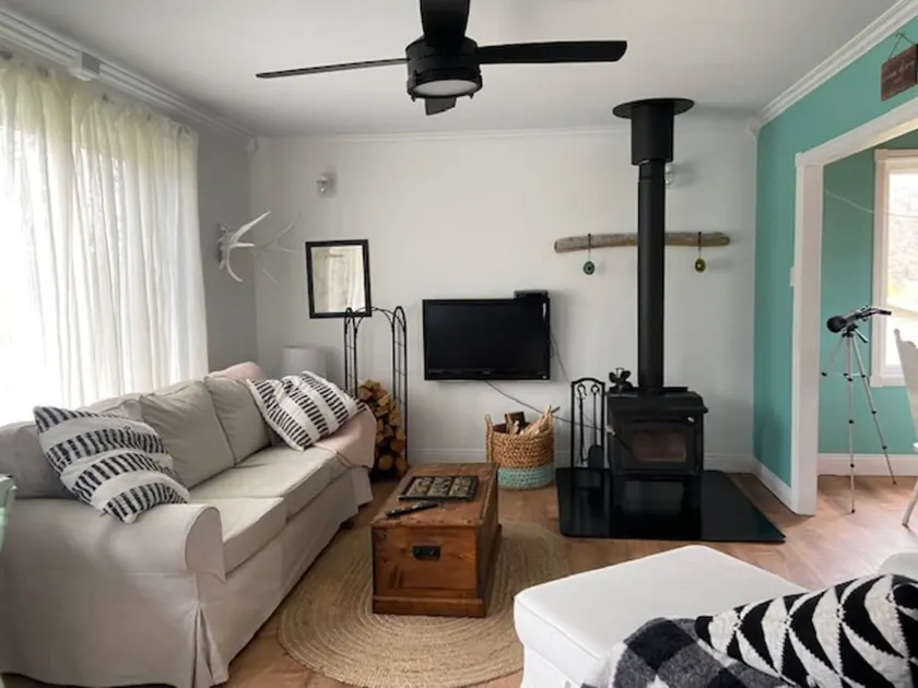 Salmon Cove Beach Cottage - Image 1