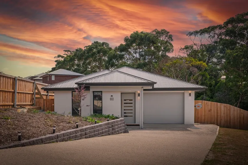 Gorgeous 4 Bedroom House - Blackmans Bay - Image 1