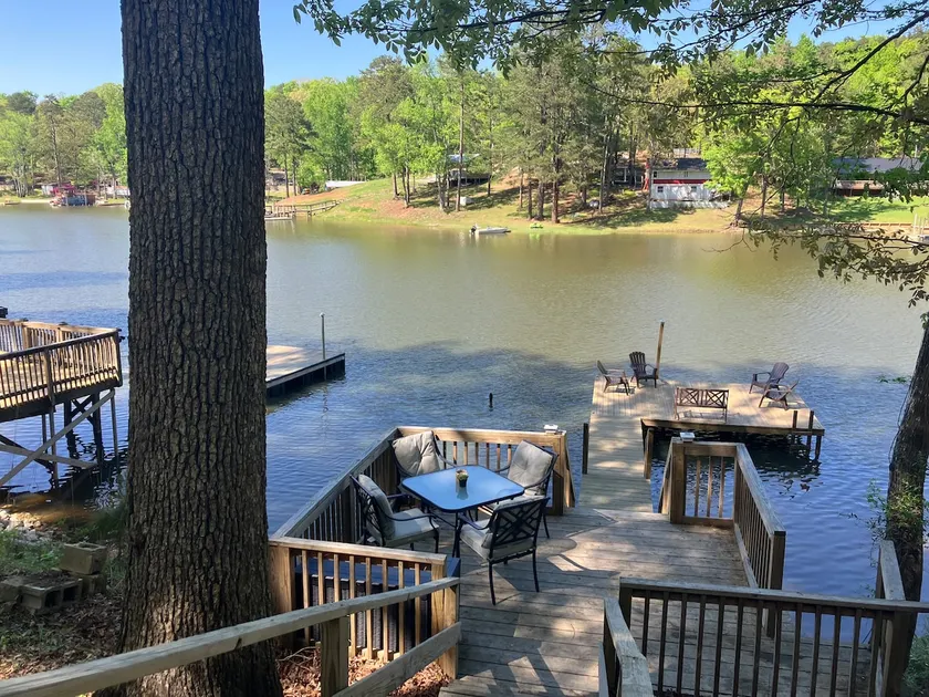 Renovated house directly on Lake Wateree with dock - Image 1