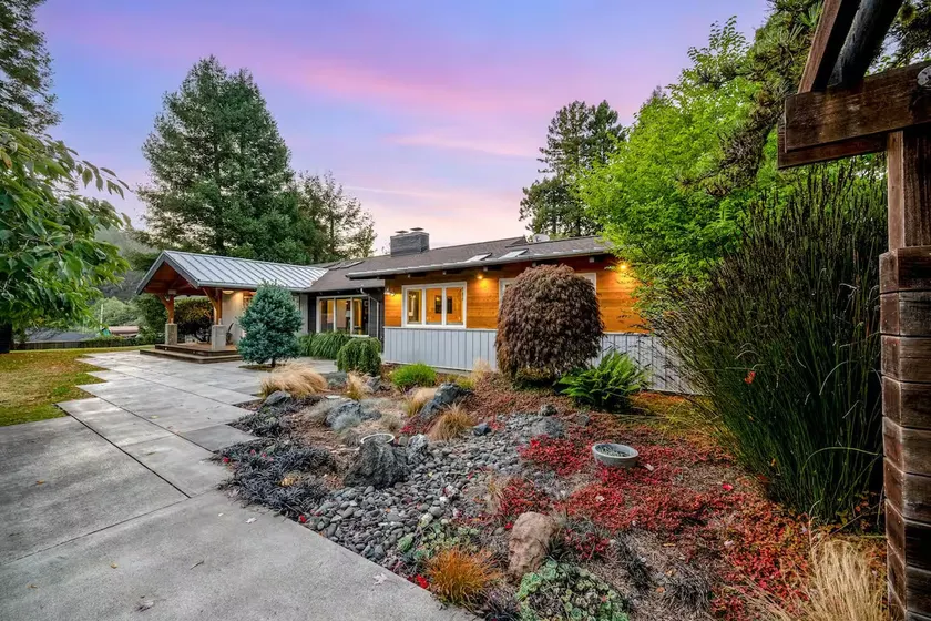 Bayside Retreat on the Coast - Image 1