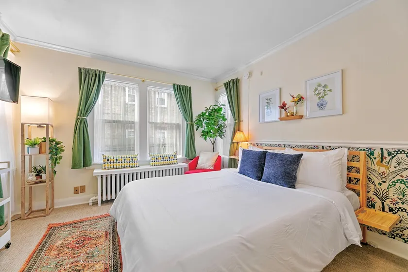 Cedar Room @ WhiteWater / Sleeps 2 / NO FEES! - Image 1