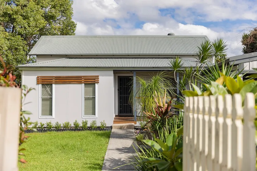Annie's Cottage - Relaxed Stay in Lake Macquarie - Image 1