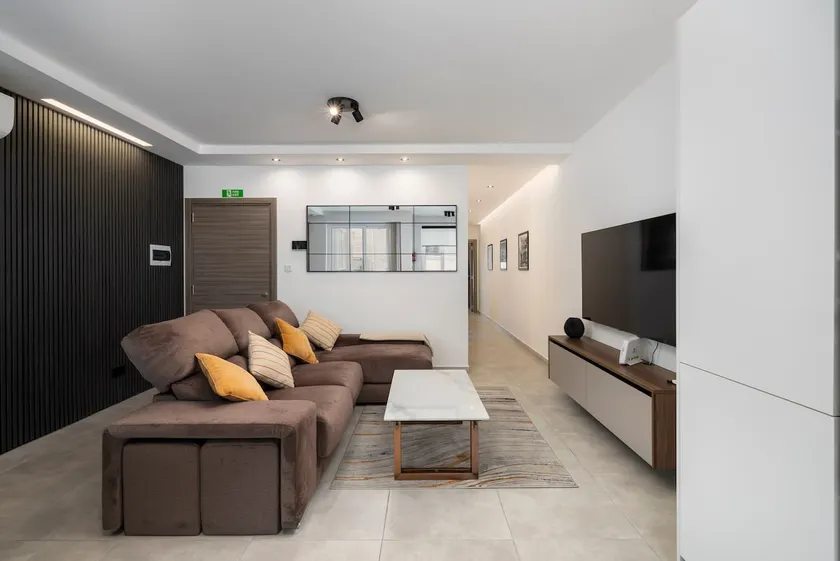 Modern 2BD Apartment with Spacious Layout & 2 Balconies - San Gwann - Image 1