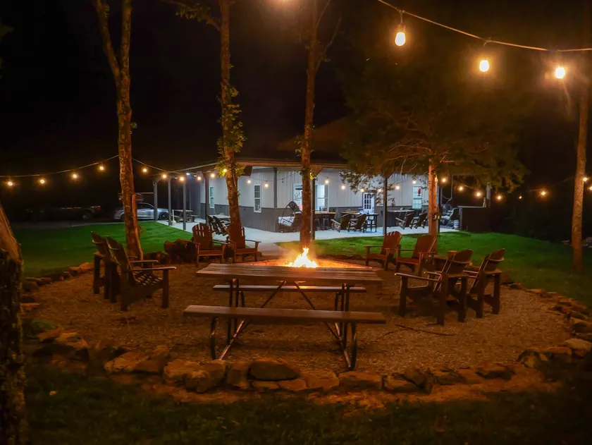 ”Monty's Pad” Lakeside Comfort @ Rough River - Image 1