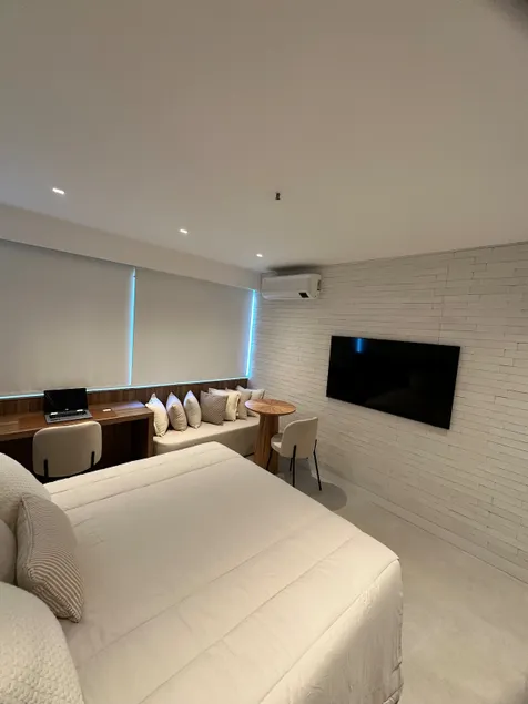 Suite in flat with pantry and garage - Image 1