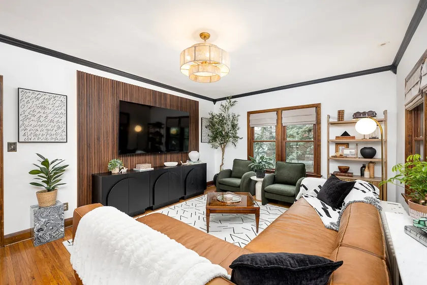 The Oak & Ivy / Stylish Stay Steps from Uptown - Image 1