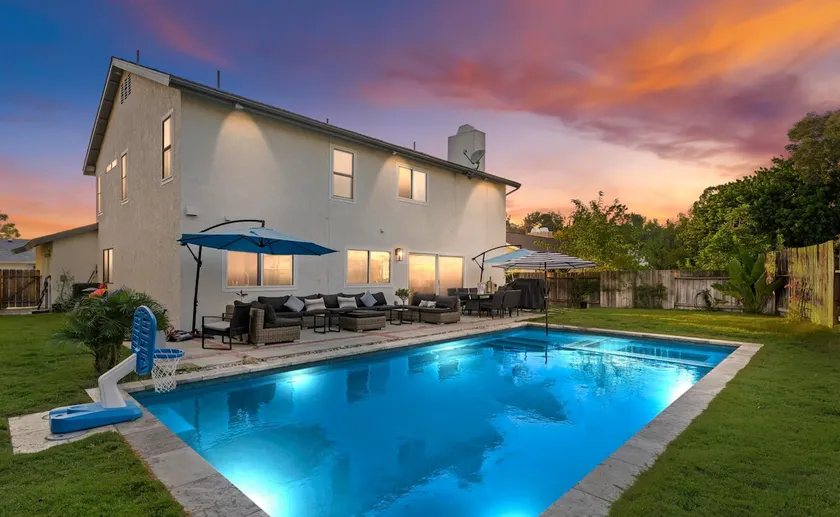 OSide Private PoolHome 4bed/3Bth - Image 1